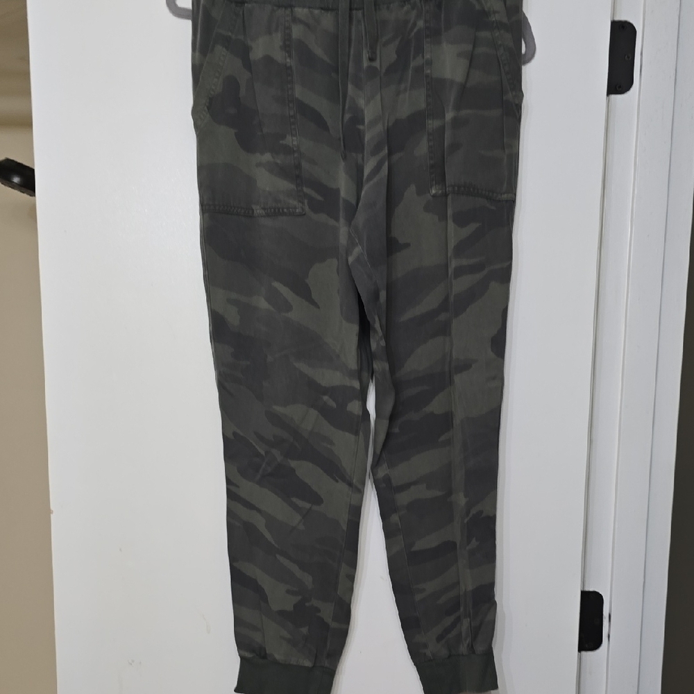 Splendid Camouflage Jogger Pants Size Medium
